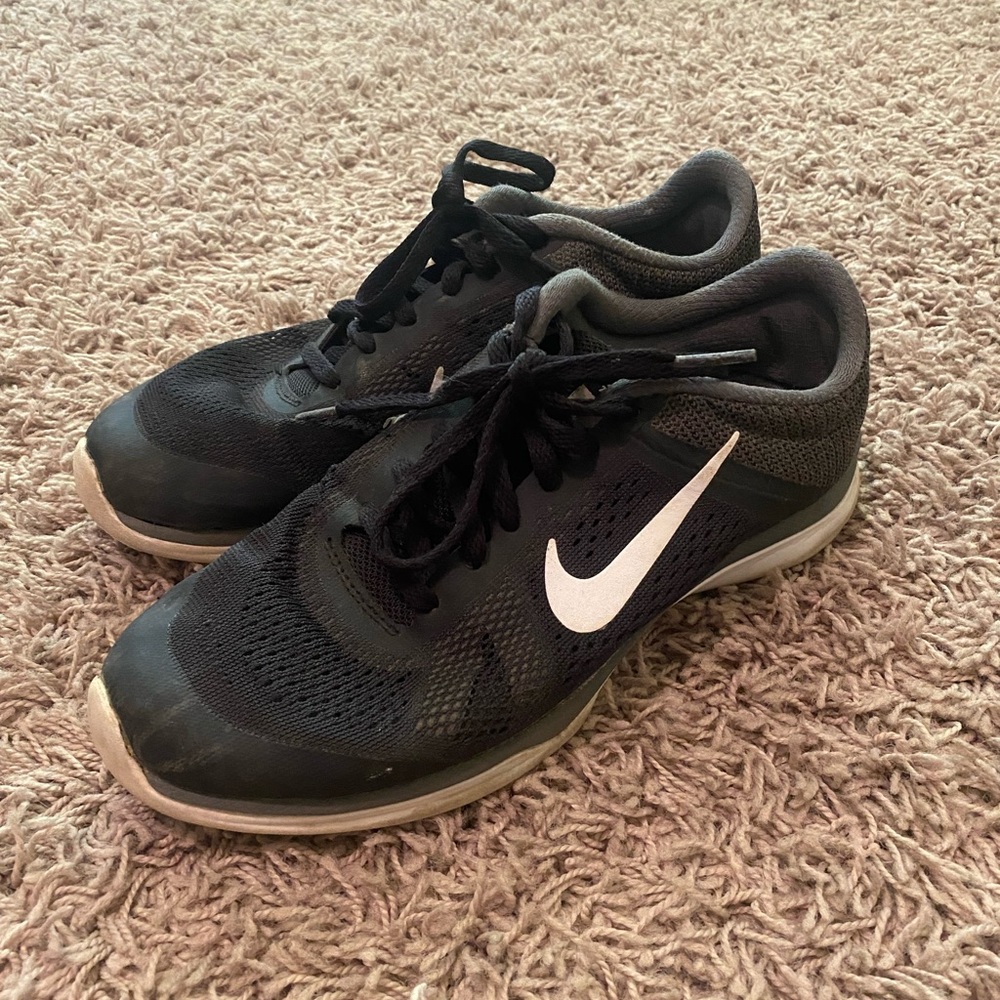 nike tennis shoes